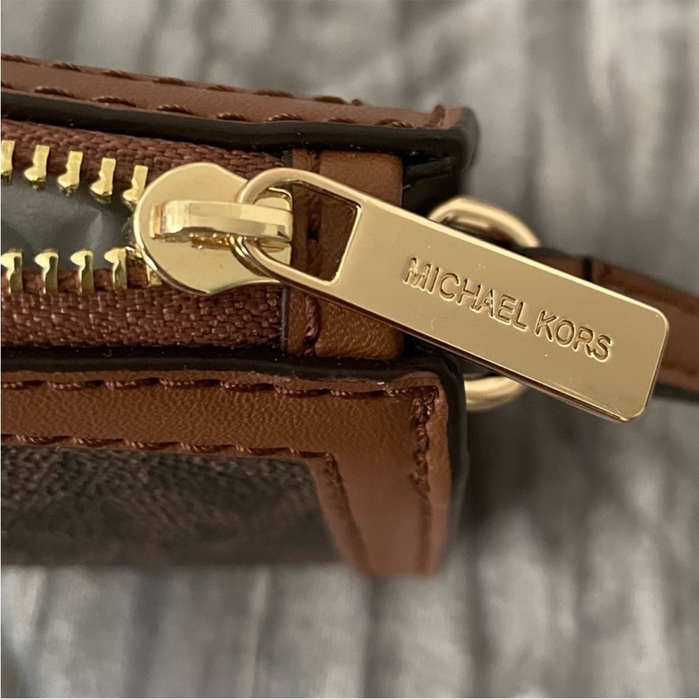 💋 Michael Kors Jet Set Crossbody - Picture 8 of 16